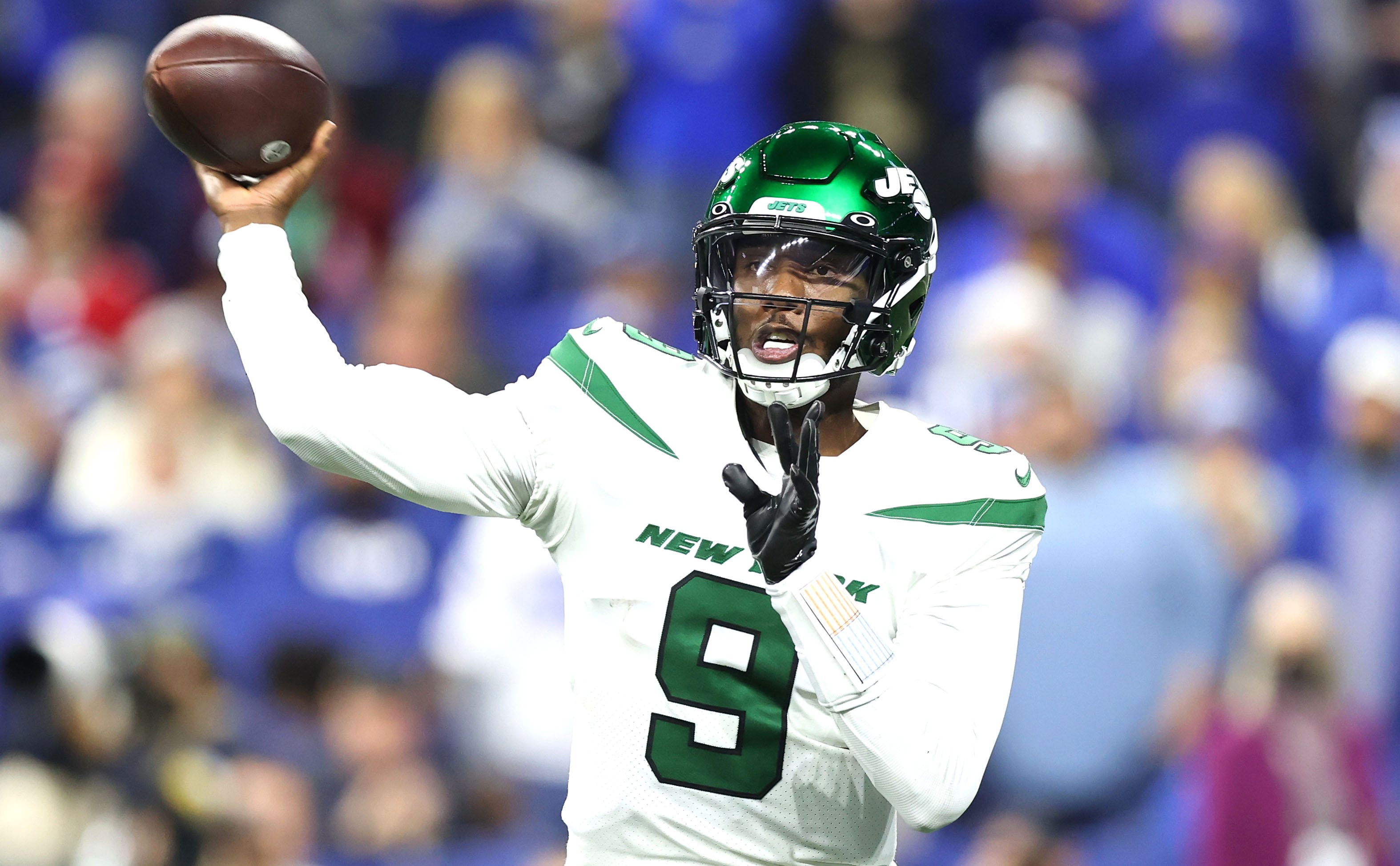 New York Jets quarterback Josh Johnson throwing a pass against the Indianapolis Colts